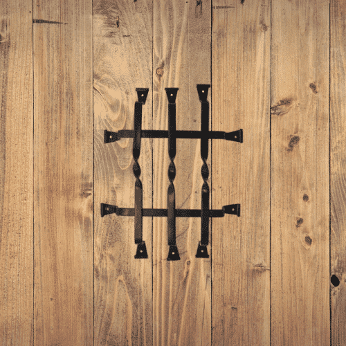 Grille de porte Speakeasy en fer à barre plate Twist Design 105